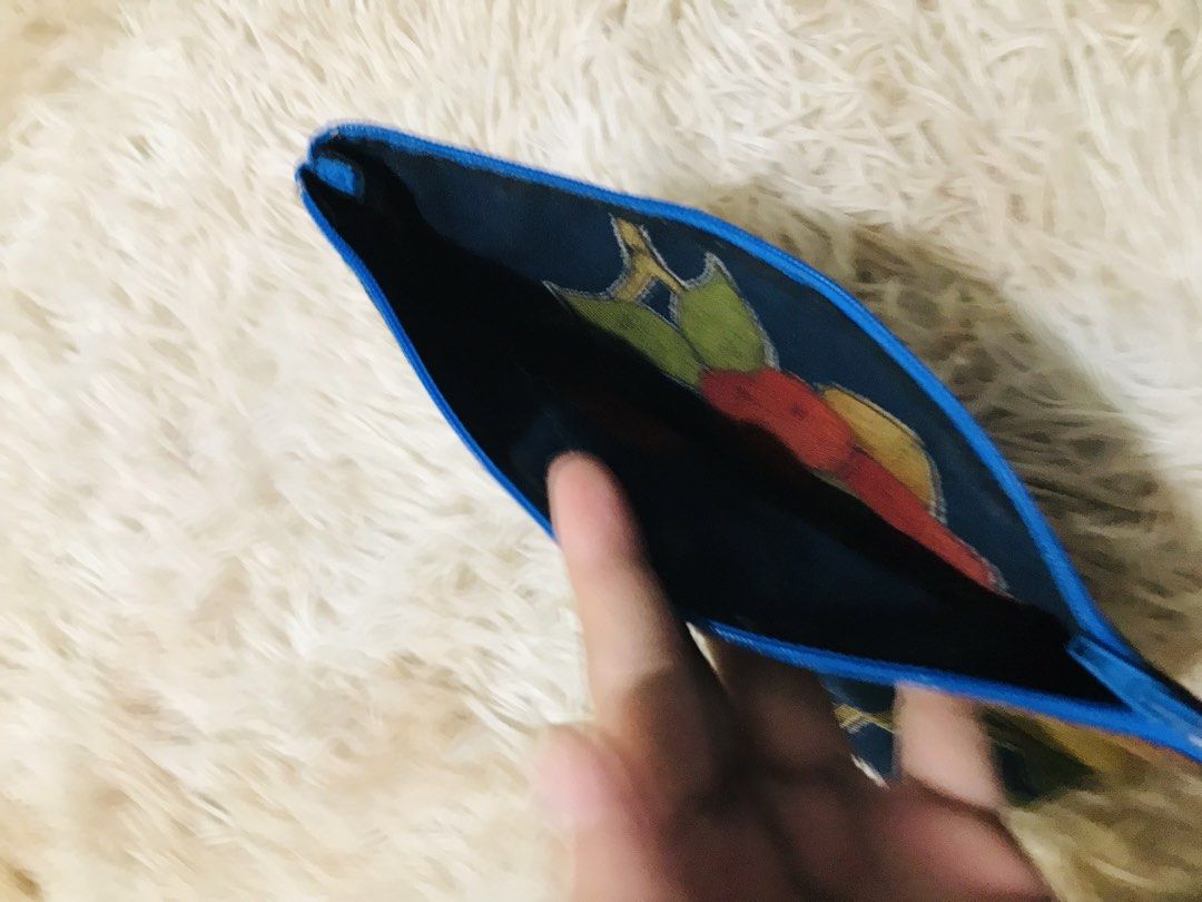 THICK CANVAS POUCH (Category: Purses & Pouches) located in Gamu. Submitted by 2022bagsbunny (Listing ID 1459710086, Image 3). Description: .