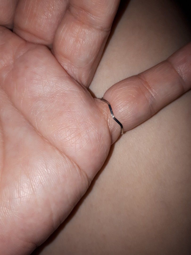 Thin wavy ring non tarnish size 7 (Category: Rings) located in Quezon City. Submitted by secretluxuryshop (Listing ID 1459713038, Image 2). Description: .