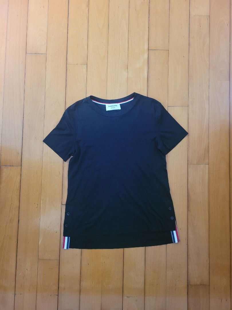 Thom Browne. Shirt （分類：T-shirt）位於 Hong Kong。 由 pharsa16 提交（商品編號 1459692571，圖片 1）。簡介： 。