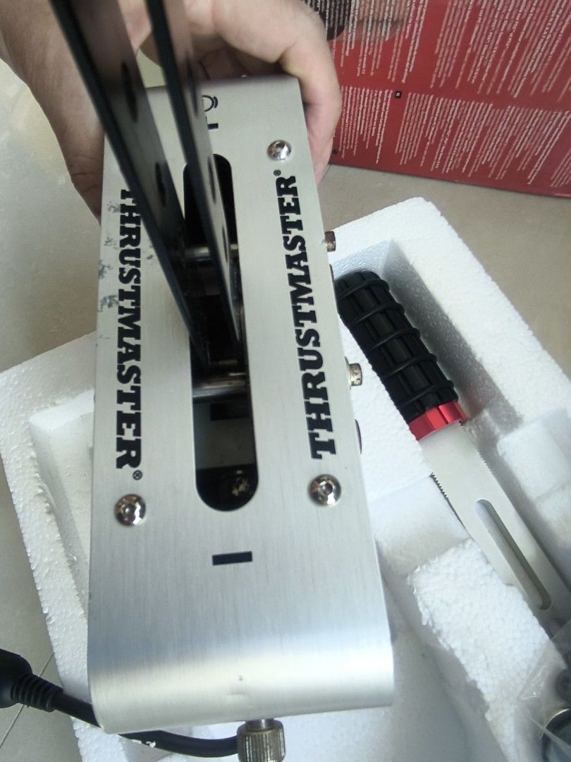 Thrustmaster TSS Handbrake Sparco Mod （分類：手掣）位於 Hong Kong。 由 nachogardenboy 提交（商品編號 1459743760，圖片 2）。簡介： Thrustmaster TSS Handbrake Sparco Mod. 100% functional butome rust on the bolts and nuts. cheap sale at $999。