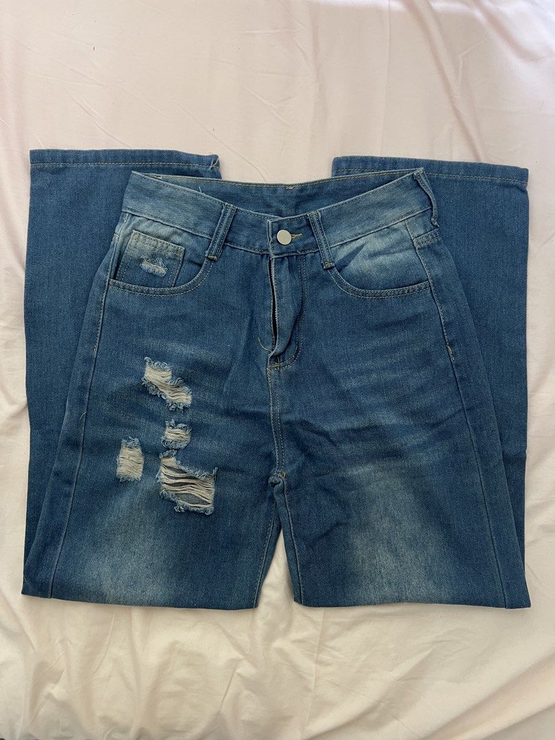 TIKTOK DARK BLUE DENIM PANTS (Category: Jeans) located in Manila. Submitted by coles.collection (Listing ID 1459773107, Image 2). Description: - classic blue denim jeans - size; •w - 26 •l - 39 •r - 12.