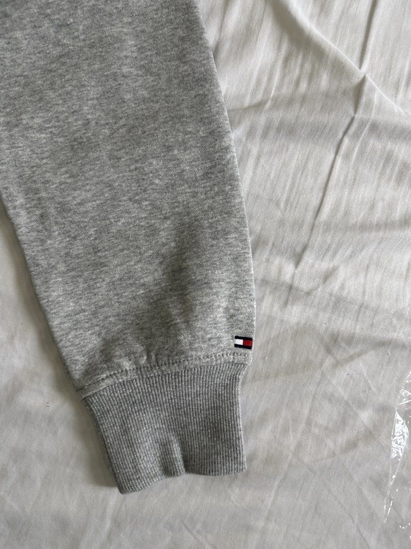 Tommy Hilfiger Grey Crewneck Sweatshirt (Category: Coats, Jackets and Outerwear) located in Manila. Submitted by dihlicious (Listing ID 1459841762, Image 2). Description: Tommy Hilfiger Sweater Grey - L Bought in Canada Lowest price in the market Market is 4-5k Negotiable.