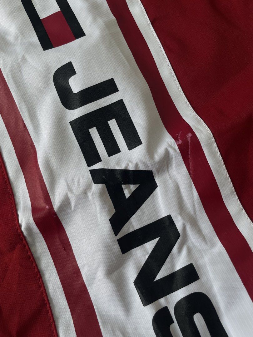 Tommy Jeans hooded windbreaker (Category: Coats, Jackets and Outerwear) located in Legazpi City. Submitted by i.zsnagged (Listing ID 1459772986, Image 3). Description: Size: M Condition: Excellent Color rate: 9/10 DM FOR THE PRICE📩 .