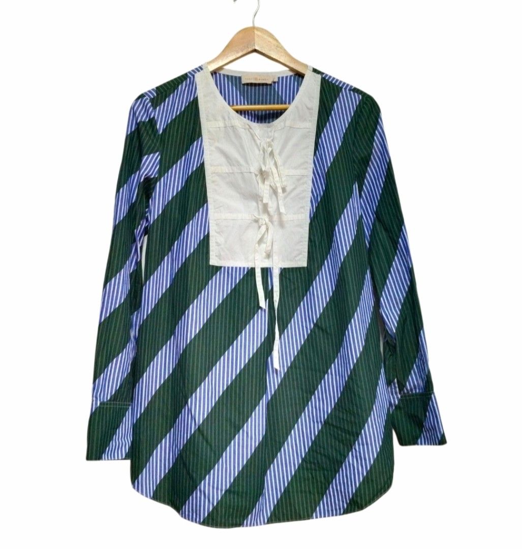 Tory Burch Cotton Long sleeve Top (Category: Blouses) located in Caloocan City. Submitted by modishthriftstore (Listing ID 1459753479, Image 2). Description: S:16-16.5 chest: 21 best fit Large size 100℅ cotton Loc: Rainbow Village 5 North Caloocan.