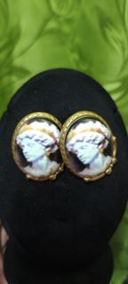 (Category: ) located in . Submitted by gemaicloset (Listing ID 1459804058, Image 1). Description: .