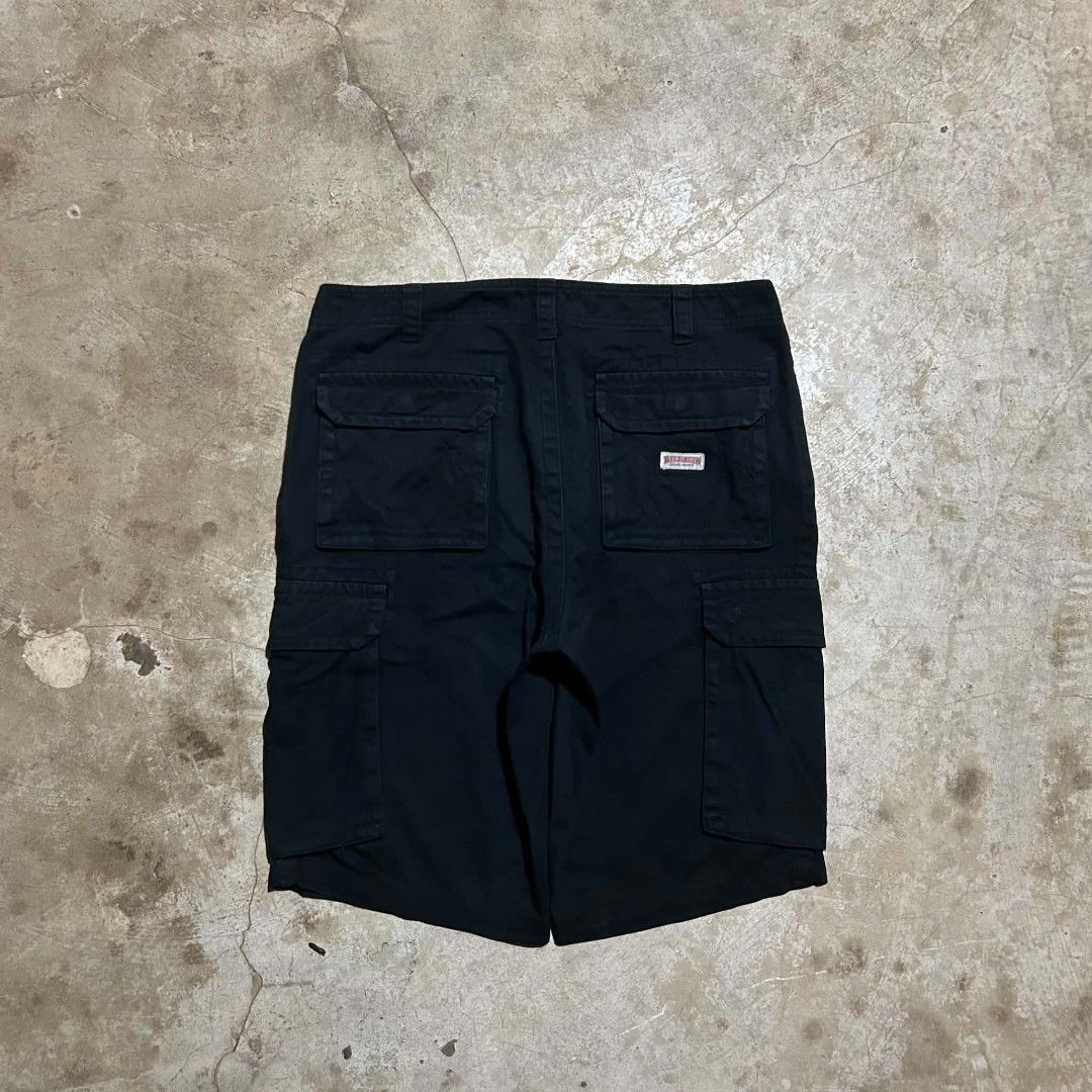 True Religion Black Cargo Shorts (Category: Shorts) located in Manila. Submitted by arvinnn_ (Listing ID 1459754877, Image 1). Description: True Religion Six Pocket Shorts Size 32 on tag Waist 36 Length 22 Hem 10.5 Good Condition Color Rate 9/10 Issue minimal fade sa front 350+sf Antipolo, Rizal.
