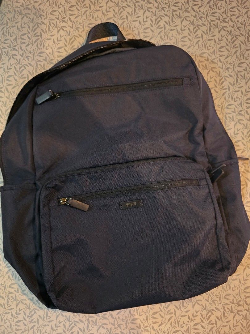 TUMI Packable Backpack Navy Blue (Category: Luxury Bags & Wallets) located in Las Pinas. Submitted by ekrmn (Listing ID 1459773487, Image 3). Description: Brand New Navy Blue TUMI Packable Backpack - Original tags still attached - Multiple zippered pockets on the front - Folds up compactly for easy storage and travel - Perfect for travel or everyday use.
