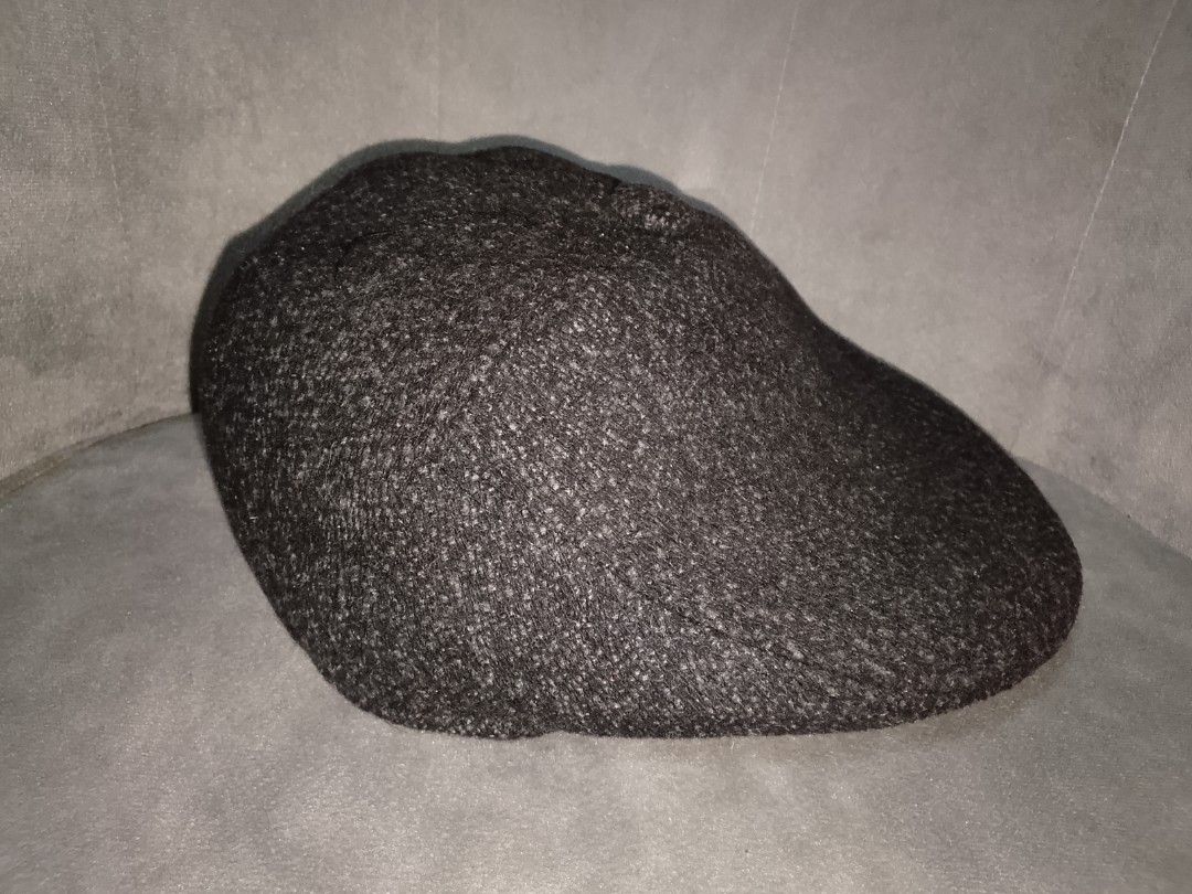 Tweed-Style Newsboy/Flat Cap (Category: Caps & Hats) located in Binangonan. Submitted by yuristalin888 (Listing ID 1459844154, Image 3). Description: This dark grey tweed-style newsboy/flat cap features a textured woolen fabric with a rounded panel design, a center top button, and a stiff, curved brim..
