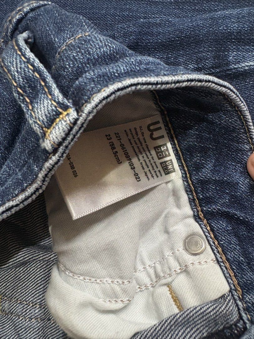 UNIQLO bootcut pants (Category: Jeans) located in Dagupan City. Submitted by starfits_ph (Listing ID 1459769823, Image 3). Description: UNIQLO bootcut pants midrise fixed price ‼️ size: 27 inches rise: 9 and a half inches length: 39 inches ✅ video call.