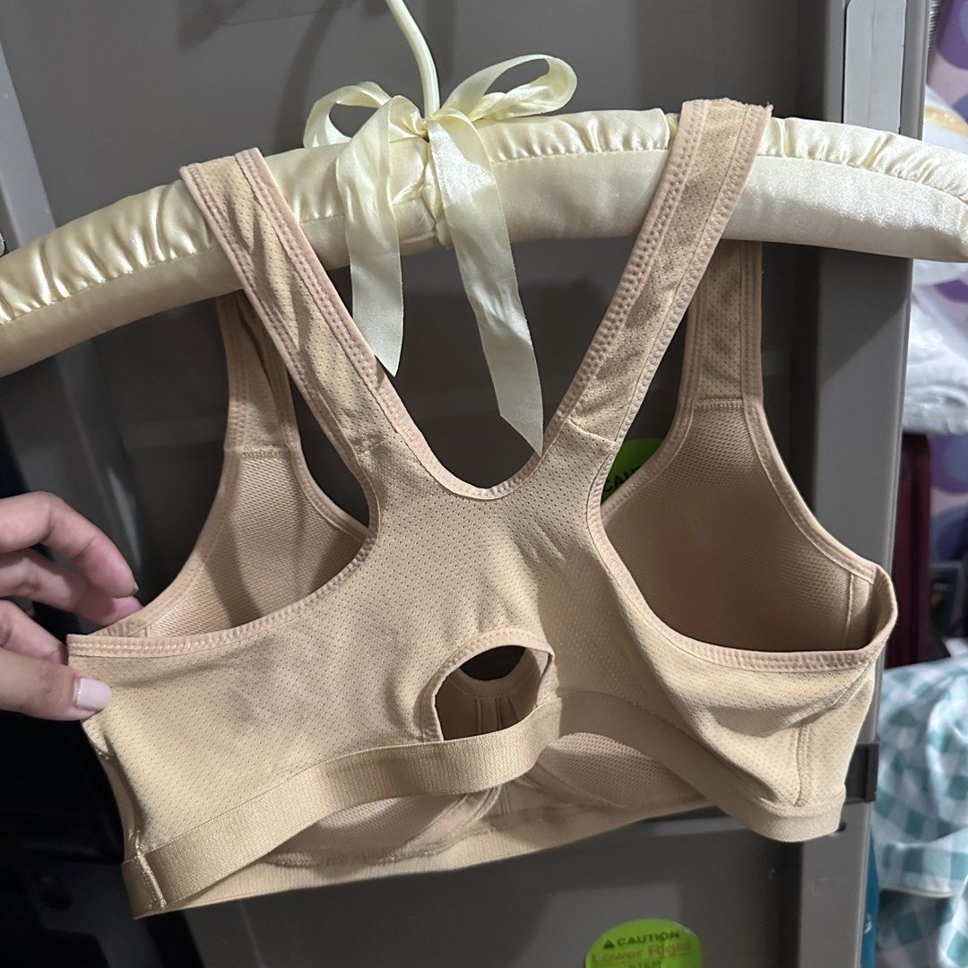 Uniqlo Brown Bra non wired (Category: Undergarments & Loungewear) located in Kawit. Submitted by wevibevintage (Listing ID 1459847014, Image 2). Description: .