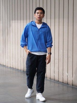 Uniqlo Cargo Pants Black (Category: Joggers) located in Pasig City. Submitted by abogadosupremo (Listing ID 1459863146, Image 2). Description: - Uniqlo Black Cargo Pants - Comfortable drawstring waist - Elasticated cuffs for a jogger style - Two side pockets - Two functional cargo pockets on legs - Versatile for casual wear, pairs easily with any top - 100% Legit and Authentic - Very Good Condition - Color may vary due to lighting - No issue at a