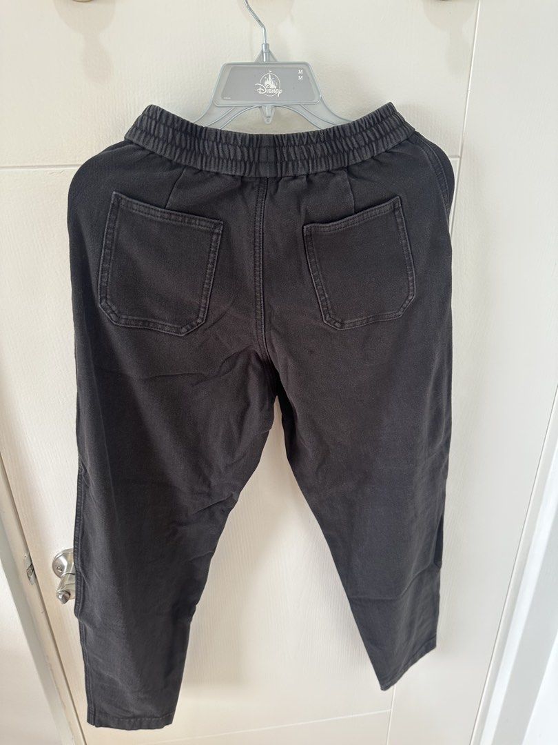 Uniqlo Cotton Relax Ankle Pants (Category: Other Bottoms) located in Pasay City. Submitted by behua (Listing ID 1459767084, Image 3). Description: Waist up to 32” Garterized Acid wash black No issues Rfs decluttering No meet up.