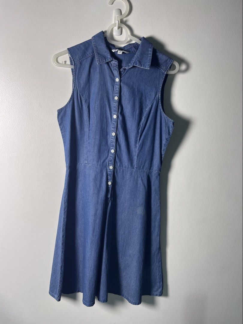 Uniqlo denim dress (Category: Dresses) located in Manila. Submitted by lulu.coco (Listing ID 1459796106, Image 1). Description: • Barely used • Last price posted, low ballers will not be entertained • For shipping only. Add 50 for m.m, 120 outside m.m • Gcash or BDO.
