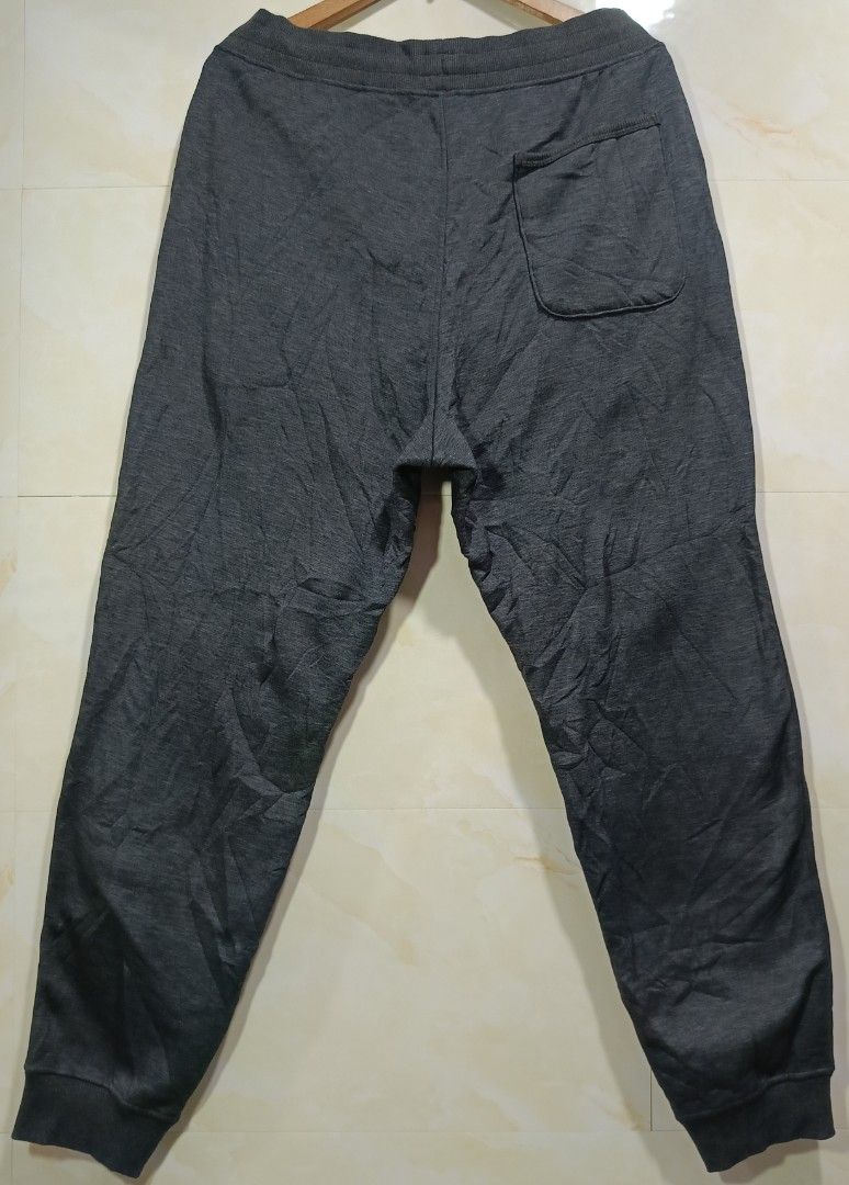 uniqlo fleece (Category: Joggers) located in Talisay. Submitted by burdagz13 (Listing ID 1459739776, Image 3). Description: condition: good as new colorrate: 10-10 issue: none 💸 First pay basis only 🚀 J&T shipping nationwide (doortodoor).