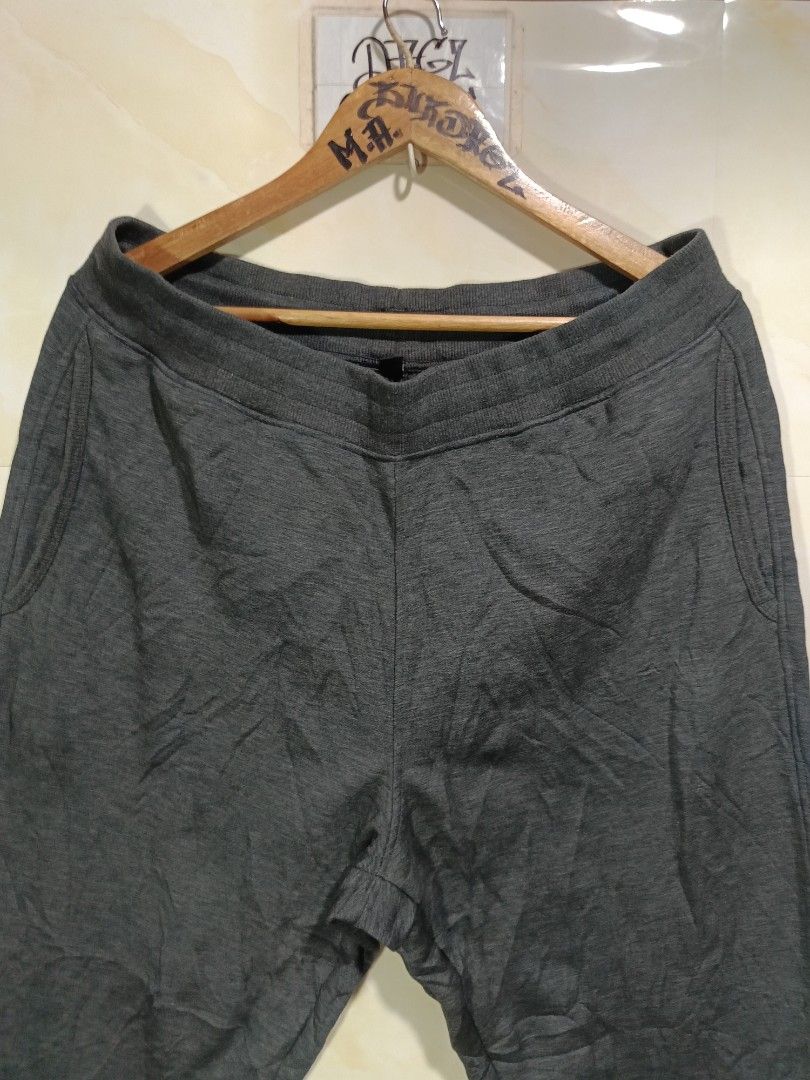 uniqlo fleece (Category: Joggers) located in Talisay. Submitted by burdagz13 (Listing ID 1459739776, Image 2). Description: condition: good as new colorrate: 10-10 issue: none 💸 First pay basis only 🚀 J&T shipping nationwide (doortodoor).