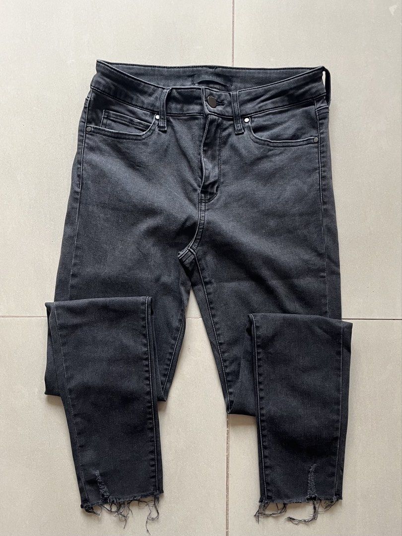 Uniqlo jeans black (Category: Jeans) located in Manila. Submitted by lulu.coco (Listing ID 1459808360, Image 1). Description: • No flaws • Last price posted, low ballers will not be entertained • For shipping only. Add 50 for m.m, 120 outside m.m • Gcash or BDO.