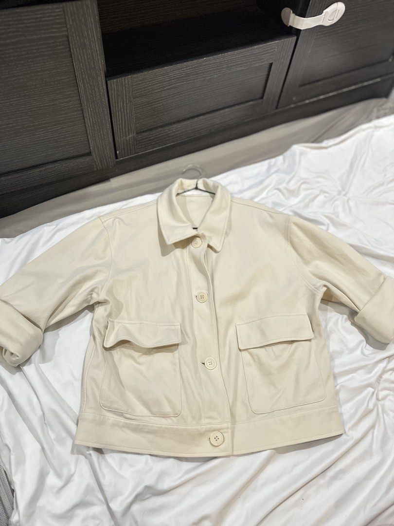 Uniqlo jersey relaxed jacket (Category: Coats, Jackets and Outerwear) located in Manila. Submitted by trisha_0402 (Listing ID 1459748266, Image 1). Description: Used like new! This is preloved.. Medium size Taguig Loc.