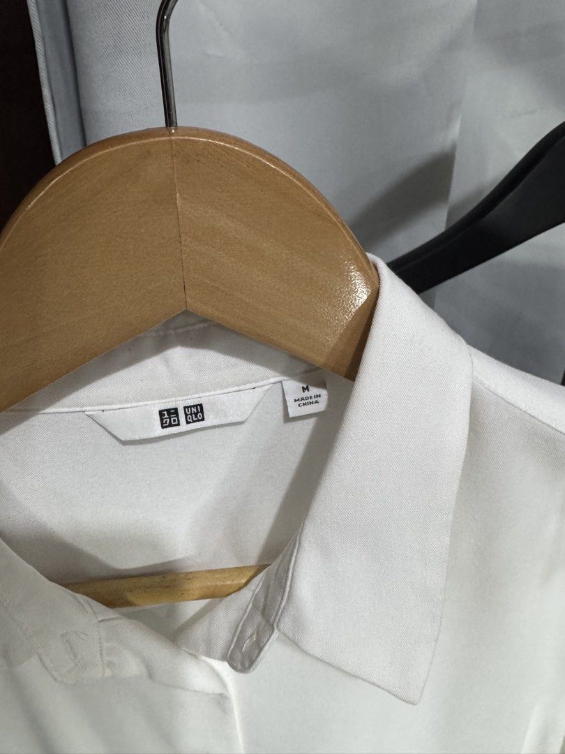 Uniqlo Longsleeves (Category: Longsleeves) located in Manila. Submitted by shentrendsph (Listing ID 1459853446, Image 2). Description: Small to medium.