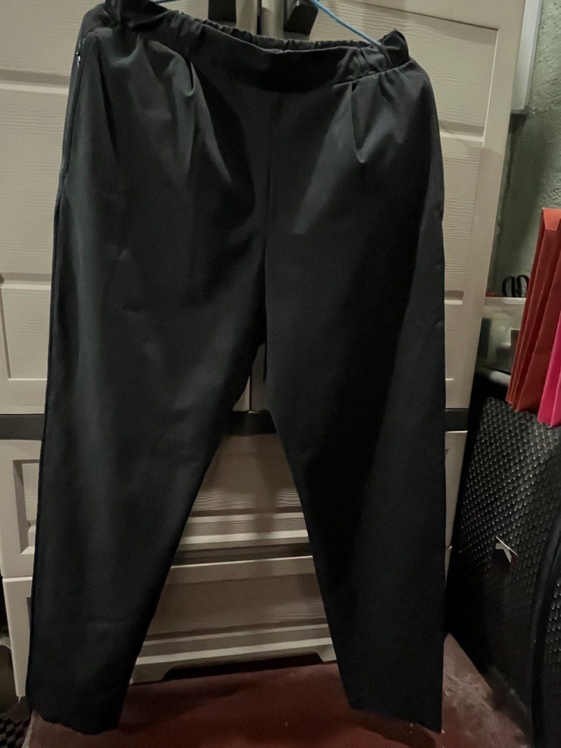 Uniqlo Pants (Category: Other Bottoms) located in Manila. Submitted by patgozum (Listing ID 1459716323, Image 2). Description: .