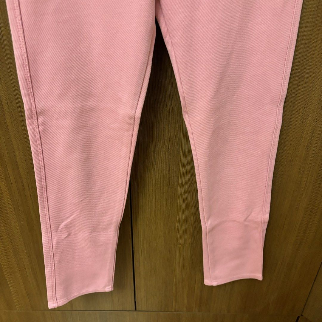 UNIQLO pink simple minimalistic stretchy pants (Category: Other Bottoms) located in Quezon City. Submitted by fairycatss (Listing ID 1459837019, Image 3). Description: 📌PLEASE READ 🩰Kids size L but fits 26 waist 🩰Do not hesitate to ask questions 🩰Check my page for free items if purchase is over a certain amount :) 🩰Please do manage your expectations as these are preloved 🩰No cancellation/ refunds/ returns 💵Payment method: Gcash 🚚Delivery(