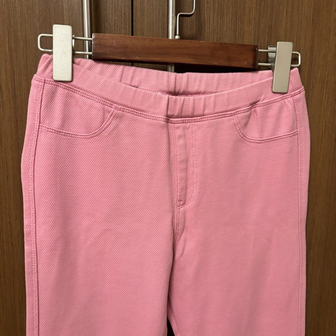 UNIQLO pink simple minimalistic stretchy pants (Category: Other Bottoms) located in Quezon City. Submitted by fairycatss (Listing ID 1459837019, Image 2). Description: 📌PLEASE READ 🩰Kids size L but fits 26 waist 🩰Do not hesitate to ask questions 🩰Check my page for free items if purchase is over a certain amount :) 🩰Please do manage your expectations as these are preloved 🩰No cancellation/ refunds/ returns 💵Payment method: Gcash 🚚Delivery(