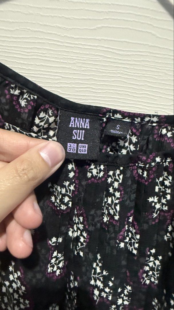 Uniqlo x Anna Sui (Category: Blouses) located in Quezon City. Submitted by dinesaur (Listing ID 1459849524, Image 2). Description: .