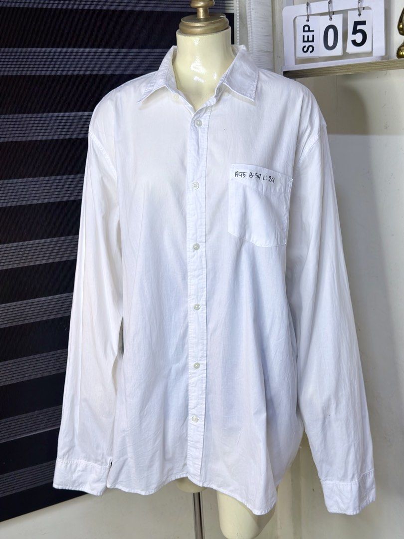 UNISEX GAP OVERSIZED LONGSLEEVES (A95) (Category: Formal Shirts) located in Bulacan. Submitted by nicolaiscloset (Listing ID 1459814085, Image 3). Description: .