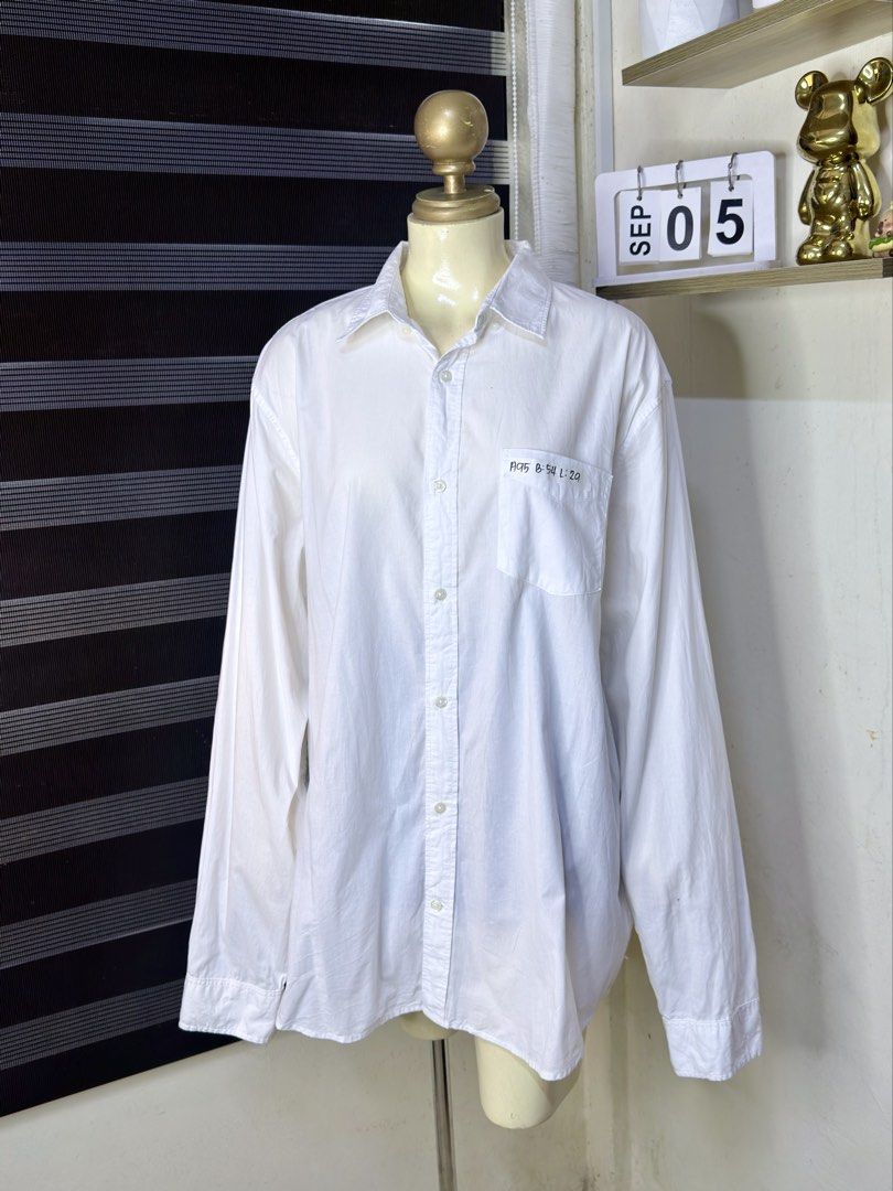 UNISEX GAP OVERSIZED LONGSLEEVES (A95) (Category: Formal Shirts) located in Bulacan. Submitted by nicolaiscloset (Listing ID 1459814085, Image 1). Description: .