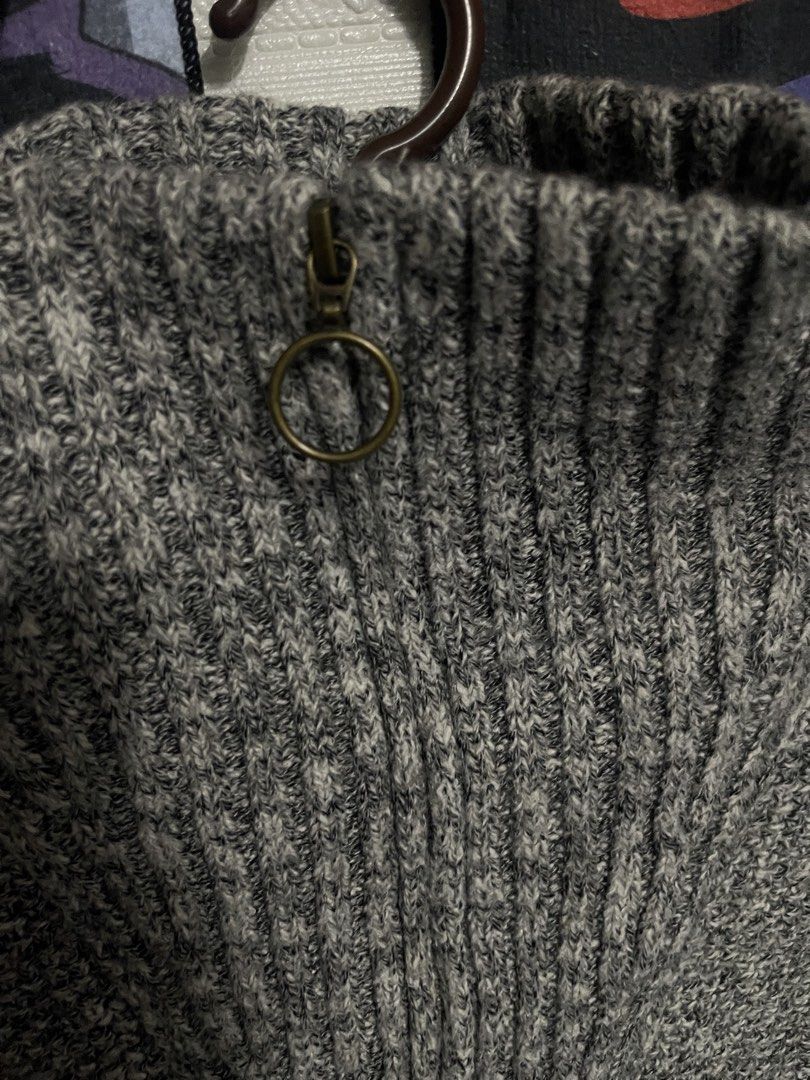 Universal Thread Grey Marled Quarter Zip Sweater (Category: Longsleeves) located in Quezon City. Submitted by listless32 (Listing ID 1459894554, Image 2). Description: W20 l 20 Cozy grey marled knit sweater from Universal Thread. Features a quarter zip and ribbed collar. Perfect for layering or wearing solo..