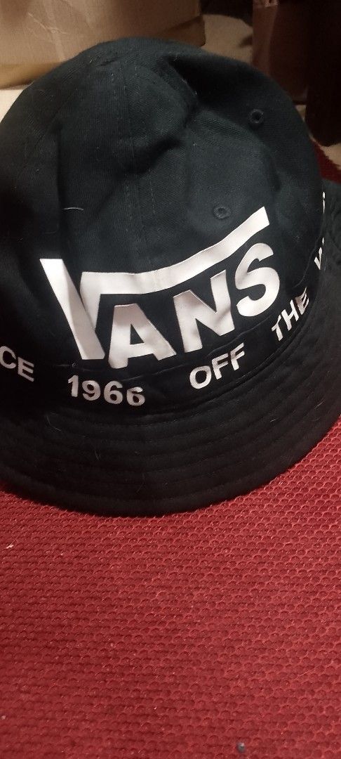 VANS bucket hat (Category: Caps & Hats) located in San Fernando. Submitted by xxgoswallowaknifexx (Listing ID 1459851010, Image 1). Description: like new no issues DM to purchased.