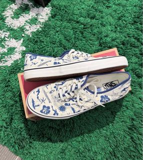 (Category: ) located in . Submitted by teamretailkickz (Listing ID 1459764604, Image 1). Description: .