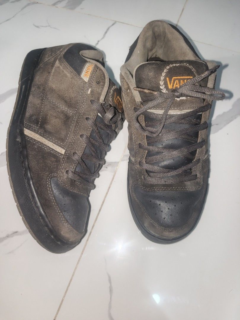 Vans Skate Shoes Brown Suede Chunky (Category: Sneakers) located in Manila. Submitted by eyann.gg (Listing ID 1459764720, Image 1). Description: - Brown Vans skate shoes - Suede and leather upper - Lace-up closure - Classic Vans branding - CHUNKY.