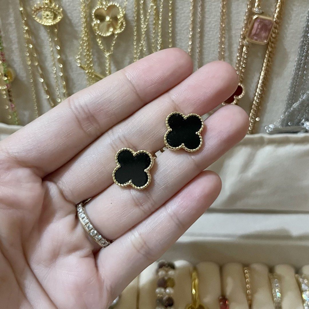 VCA CLOVER BLACK GOLD HOOP EARRING (Category: Earrings) located in Talavera. Submitted by curatedbykhy (Listing ID 1459818203, Image 1). Description: ✨ ITEM DESCRIPTION ✨ • All items posted are handpicked/curated by me, so you can assure that all items are top-notch quality. • Not easy to tarnish — fashion jewelries may still tarnish over time depending on usage. If you’re looking for lifetime jewelry, real gold is recommended. • Gold color looks