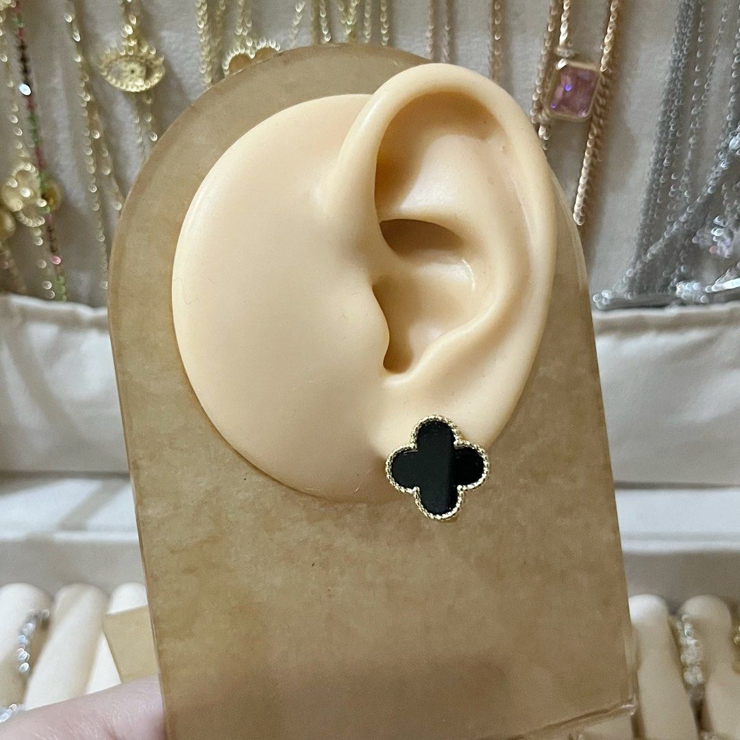 VCA CLOVER BLACK GOLD HOOP EARRING (Category: Earrings) located in Talavera. Submitted by curatedbykhy (Listing ID 1459818203, Image 3). Description: ✨ ITEM DESCRIPTION ✨ • All items posted are handpicked/curated by me, so you can assure that all items are top-notch quality. • Not easy to tarnish — fashion jewelries may still tarnish over time depending on usage. If you’re looking for lifetime jewelry, real gold is recommended. • Gold color looks