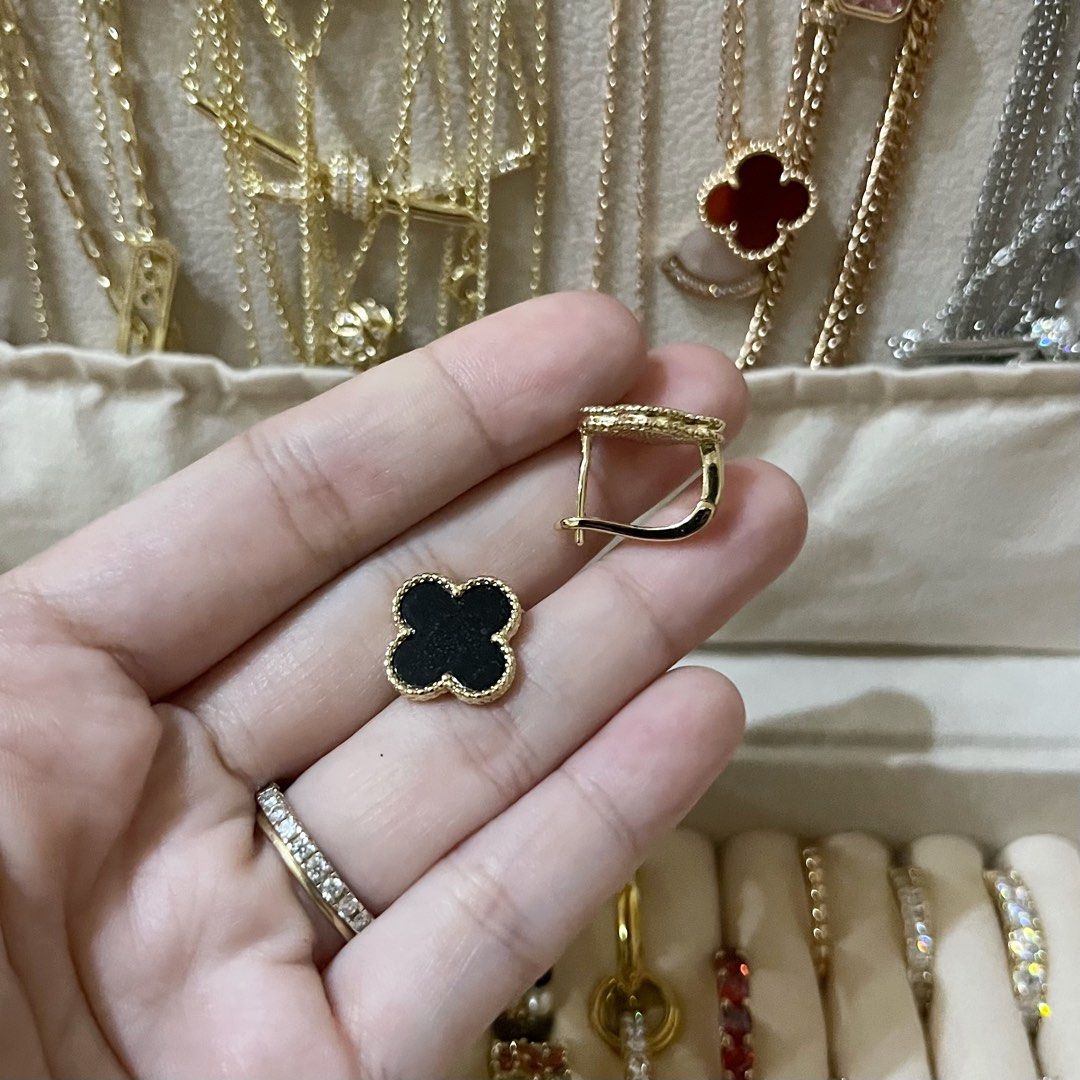 VCA CLOVER BLACK GOLD HOOP EARRING (Category: Earrings) located in Talavera. Submitted by curatedbykhy (Listing ID 1459818203, Image 2). Description: ✨ ITEM DESCRIPTION ✨ • All items posted are handpicked/curated by me, so you can assure that all items are top-notch quality. • Not easy to tarnish — fashion jewelries may still tarnish over time depending on usage. If you’re looking for lifetime jewelry, real gold is recommended. • Gold color looks