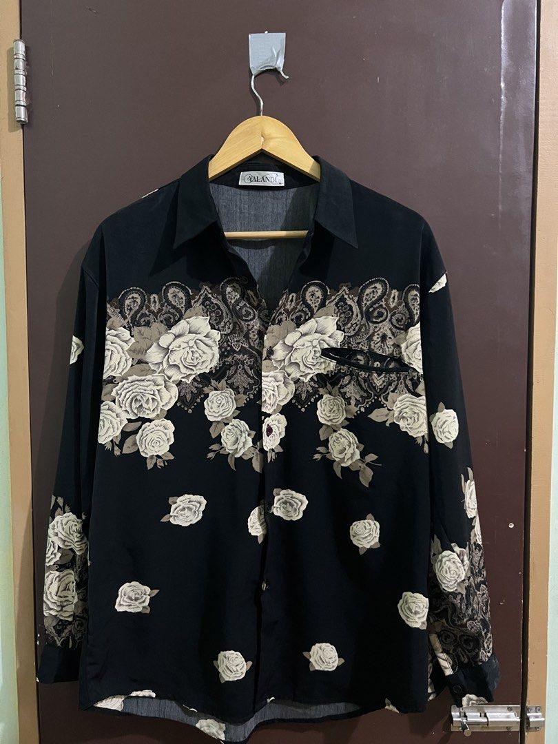 Versace Alternative (off) (Category: Luxury Apparel) located in Digos. Submitted by jed_sawyer19 (Listing ID 1459784837, Image 1). Description: Almost New Not Branded Smooth Silk L29 W21.5.