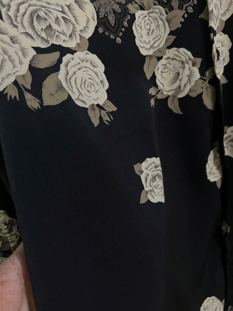 Versace Alternative (off) (Category: Luxury Apparel) located in Digos. Submitted by jed_sawyer19 (Listing ID 1459784837, Image 3). Description: Almost New Not Branded Smooth Silk L29 W21.5.
