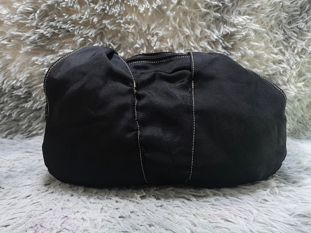 Vertical Zippered Front Pocket Shoulder Bag (Category: Shoulder Bags) located in Santa Cruz. Submitted by jmy_surplus.2 (Listing ID 1459720309, Image 2). Description: Size ; L- 11 W - 16 Color ; Black Type ; Shoulder bag Brand ; No brand Material ; Nylon Style ; Black nylon Shoulder Bag LR 165 JMY 4 Batch #220 AVAILABLE.