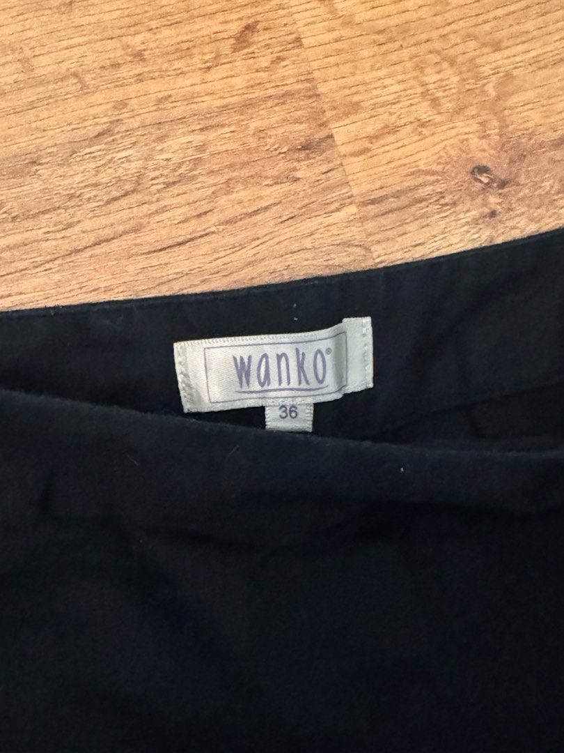 Vintage black capris (Category: Other Bottoms) located in Taguig. Submitted by prebyaa (Listing ID 1459838821, Image 2). Description: Sooo cute, perfect capris for everyday.