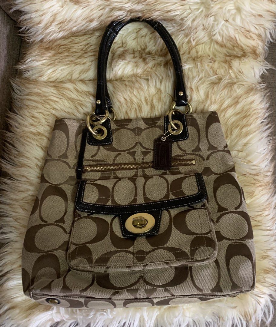 Vintage Coach Hampton Turnlock (Category: Luxury Bags & Wallets) located in Cavite. Submitted by mommydaddybabyshop (Listing ID 1459760398, Image 3). Description: 🚨‼️OCTOBER 1ST SUPER SALE‼️🚨 ❌4200 ✅3800 🇯🇵Authentic Coach Hampton Turnlock ✅Very good condition ✅Intact creed/ykk zip ✅Intact leather, linings, strap handle ✅3 compartment with turnlock pocket in front ✅ With minimal rub in corners/ back ( see photo ) PM IS THE KEY❤️ Strictly NO CO