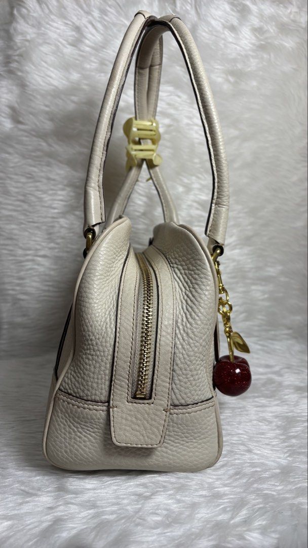 Vintage Coach Pebbled Leather Satchel (Category: Shoulder Bags) located in Manila. Submitted by vintage_og_bagash (Listing ID 1459834714, Image 2). Description: Vintage Coach Pebbled Leather Satchel Details: • Brand: Coach • Model: Pebbled Leather Satchel • Color: Off-White • Material: Genuine pebbled leather • Gold-tone hardware • Dual rolled leather handles • Top zip closure • Spacious main compartment • Interior zip pocket • Interior multifunc