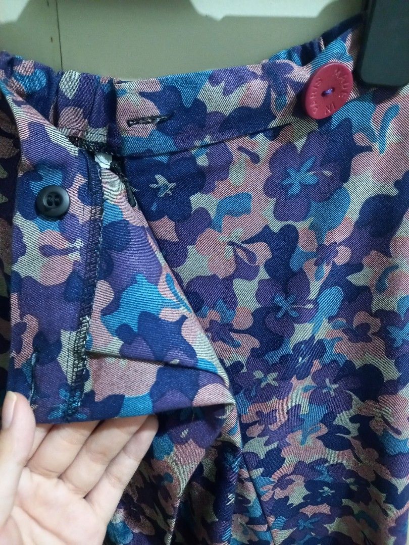 Vintage Floral Skirt (Category: Skirts) located in Bulacan. Submitted by epicdinozor (Listing ID 1459854608, Image 2). Description: .