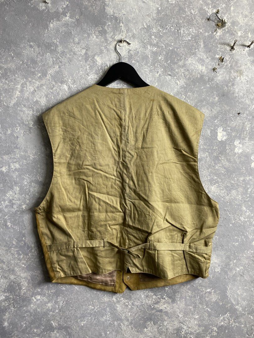Vintage Gap Suede Vest (Category: Vests) located in Pasig City. Submitted by lumangkamisa (Listing ID 1459847272, Image 2). Description: XL some storage stains.