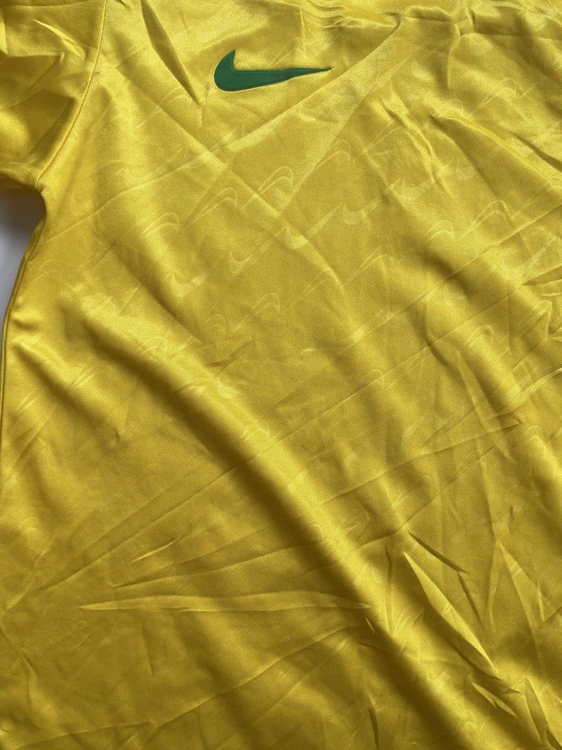 vintage nike brasil (Category: Tshirts & Polo Shirts ) located in General Mariano Alvarez. Submitted by savenlester (Listing ID 1459890086, Image 3). Description: Vintage Nike brasil ◾W - 22 ◾L - 30 ◾Good condition ◾Color rate 10/10 .