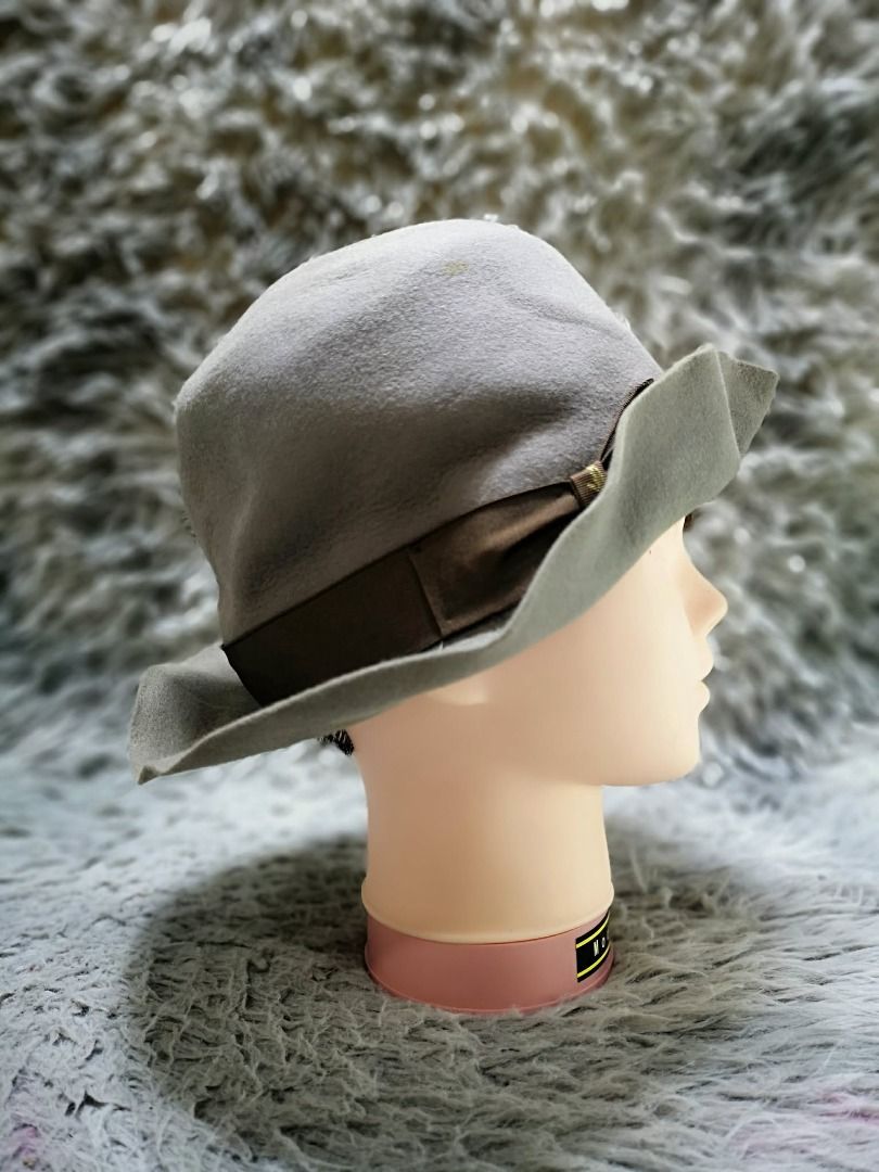Vintage Style Grey Wool Hat (Category: Hats & Beanies) located in Santa Cruz. Submitted by jmy_surplus.2 (Listing ID 1459716827, Image 1). Description: Size ; 54cm Color ; Grey Type ; Hat Brand ; No brand Material ; Wool Style ; Grey Wool Hat For Women LG 123 JMY 5 Batch #216.