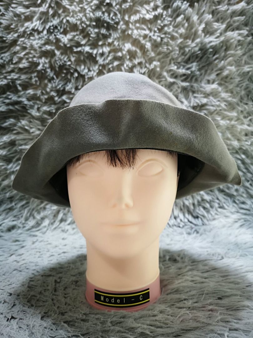 Vintage Style Grey Wool Hat (Category: Hats & Beanies) located in Santa Cruz. Submitted by jmy_surplus.2 (Listing ID 1459716827, Image 3). Description: Size ; 54cm Color ; Grey Type ; Hat Brand ; No brand Material ; Wool Style ; Grey Wool Hat For Women LG 123 JMY 5 Batch #216.