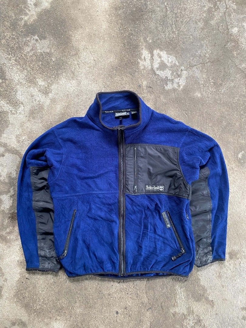 Vintage Timberland Performance (Category: Coats, Jackets and Outerwear) located in San Fernando. Submitted by mfckn.benz (Listing ID 1459781303, Image 1). Description: Issue swipe photos Complete tags need wash Size M fit up to L Length 26.5 Width 23.