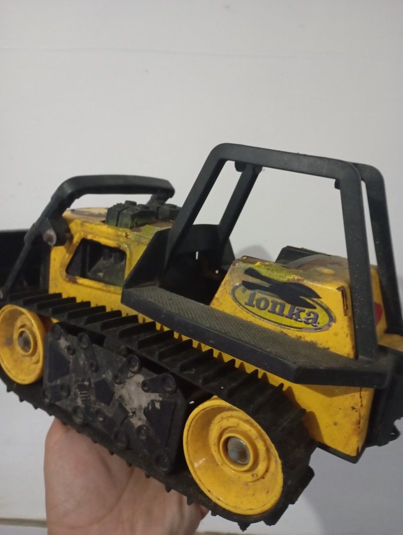 Vintage tonka (Category: Vintage Collectibles) located in Las Pinas. Submitted by the_recycle_shop (Listing ID 1459791232, Image 2). Description: Big size 1 ft long.