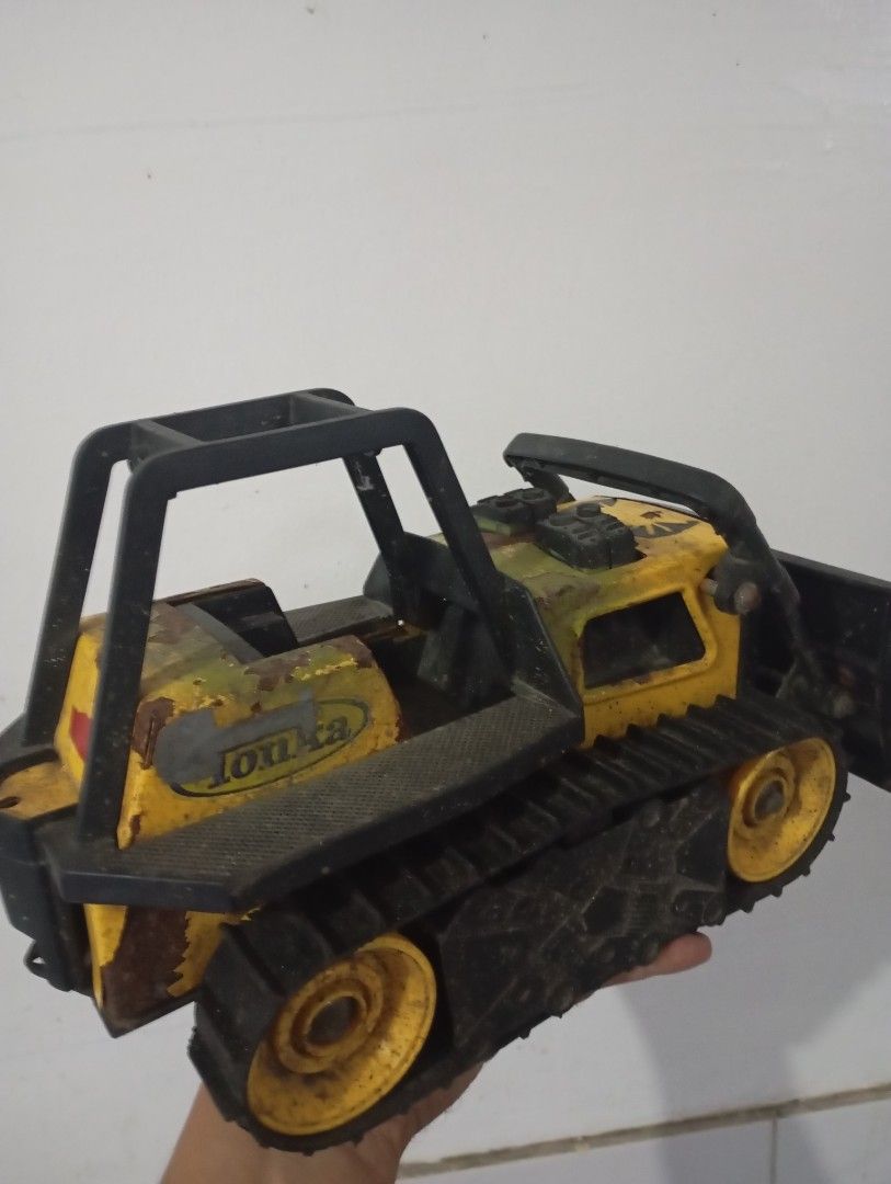 Vintage tonka (Category: Vintage Collectibles) located in Las Pinas. Submitted by the_recycle_shop (Listing ID 1459791232, Image 3). Description: Big size 1 ft long.