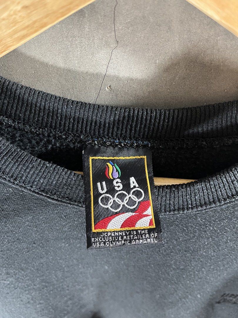 Vintage USA Crewneck Jacket (Category: Coats, Jackets and Outerwear) located in Valenzuela. Submitted by 94thrift (Listing ID 1459729607, Image 3). Description: Vintage USA Crewneck Jacket •Width: 24.5 •Length: 28 ₱580 + shipping fee MOP: Gcash Courier: J&T, LBC and Lalamove 📍Loc: Valenzuela City.